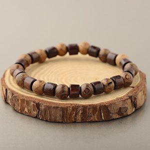 Bijou masculin en perles de bois