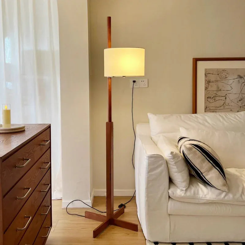lampadaire en bois massif