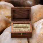 Écrin à bague en bois naturel