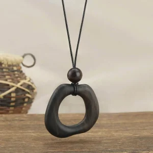 noyer foncé collier