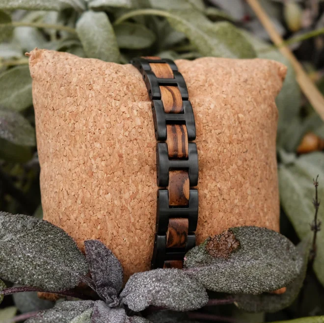 détail bracelet Bois et acier