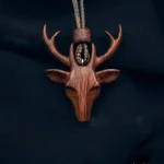 Collier Cerf en Bois – Pendentif Esprit de la Forêt