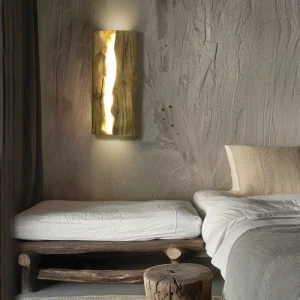 Luminaire mural en bois naturel avec ouverture lumineuse