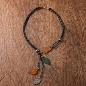 collier ras du cou feuille en bois femme