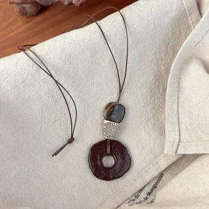 collier pendentif rond en bois femme