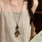 sautoir en bois femme pendant géométrique bohème