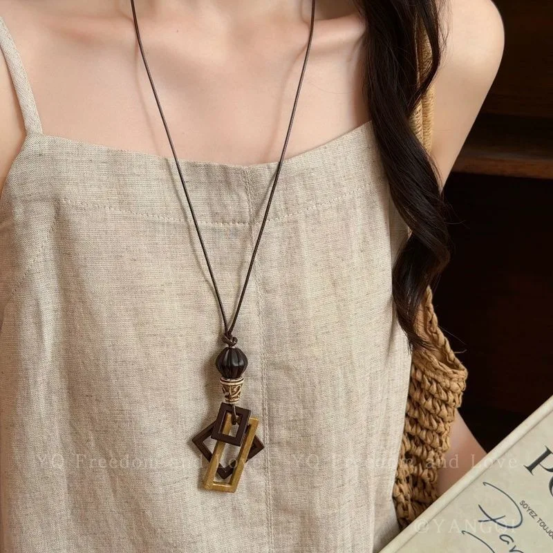sautoir en bois femme pendant géométrique bohème