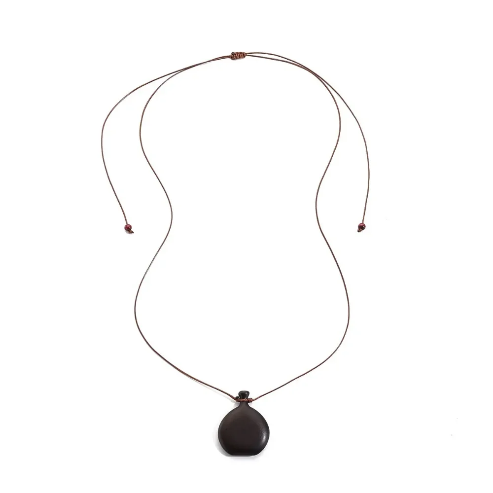 collier géométrique en bois pour femme