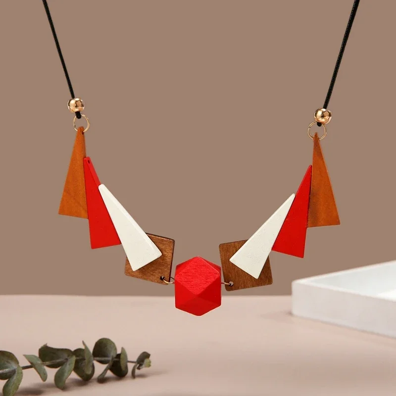 pendentif orange et blanc en bois