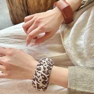 bracelet en bois naturel et large