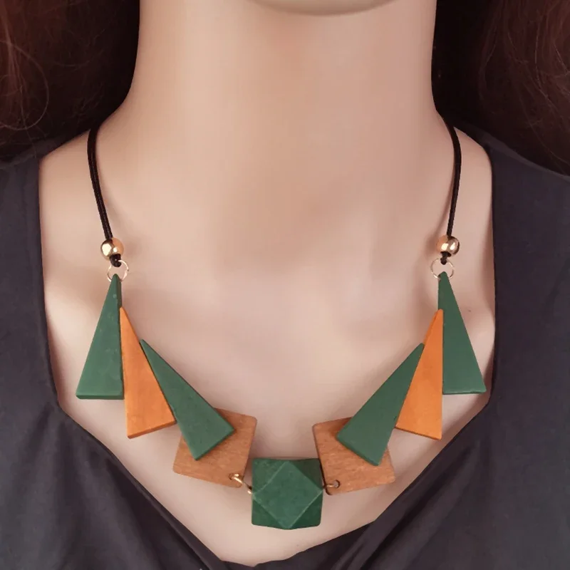 collier géométrique en bois femme