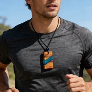 collier homme bois et résine pendentif rectangulaire