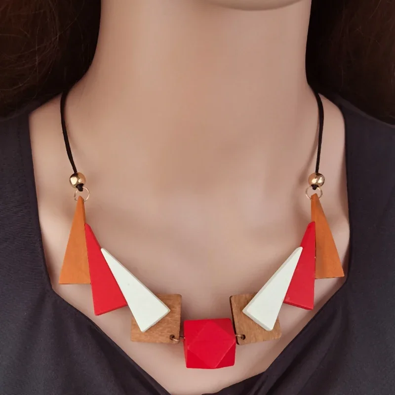 collier géométrique en bois femme