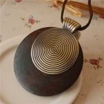 collier rond en bois femme