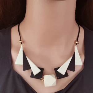 collier géométrique en bois femme