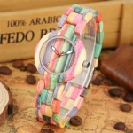 montre en bois de bambou multicolore
