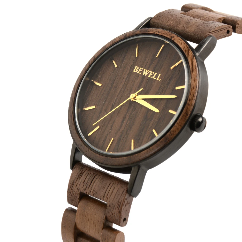 montre en bois naturel et acier