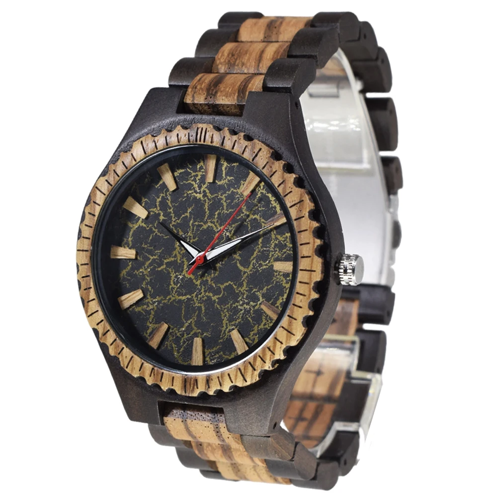 montre écologique en bois de santal et cadran noir