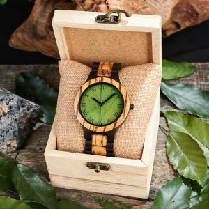 montre écologique en bois avec cadran en feuille naturelle